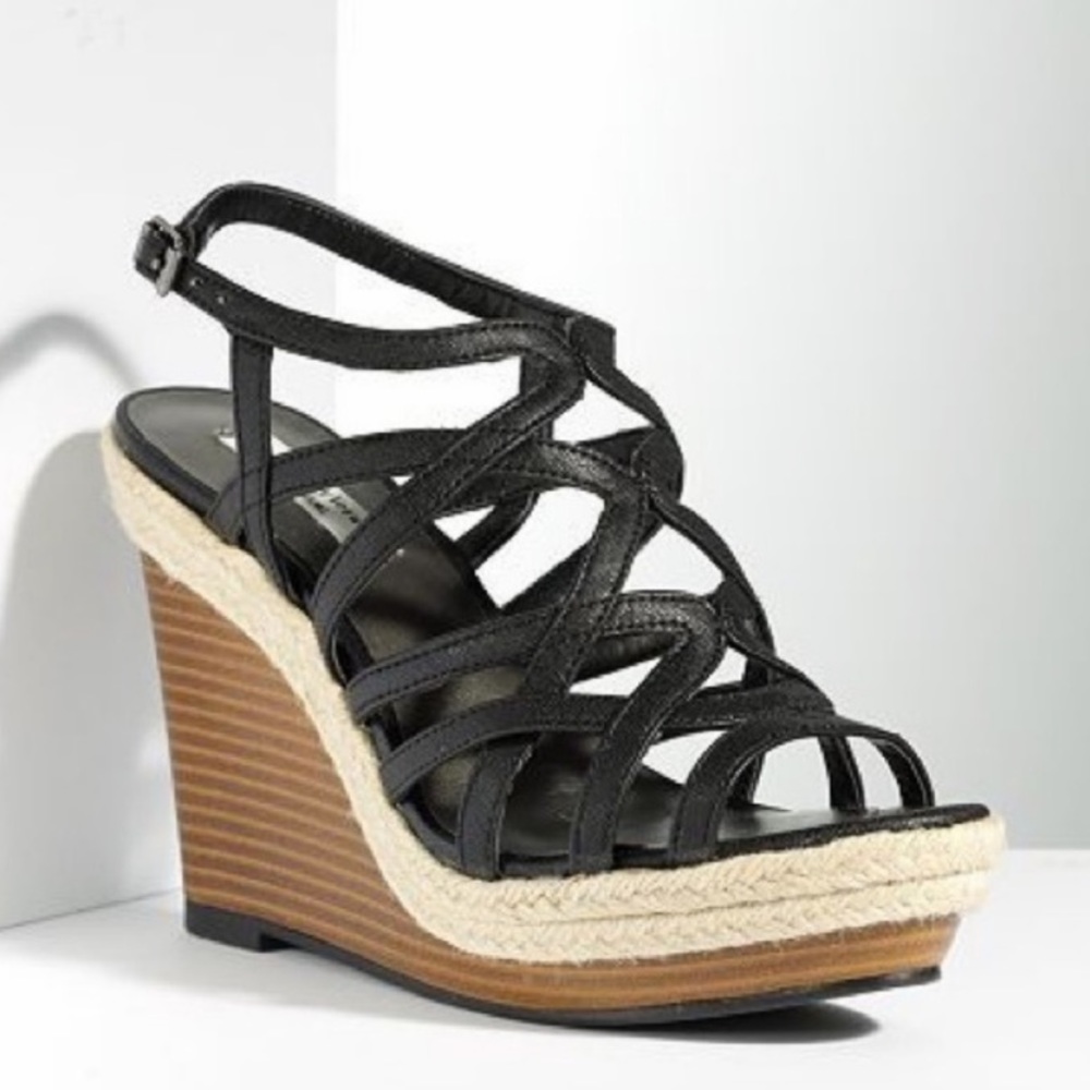 {Vera Wang} strapped wedges